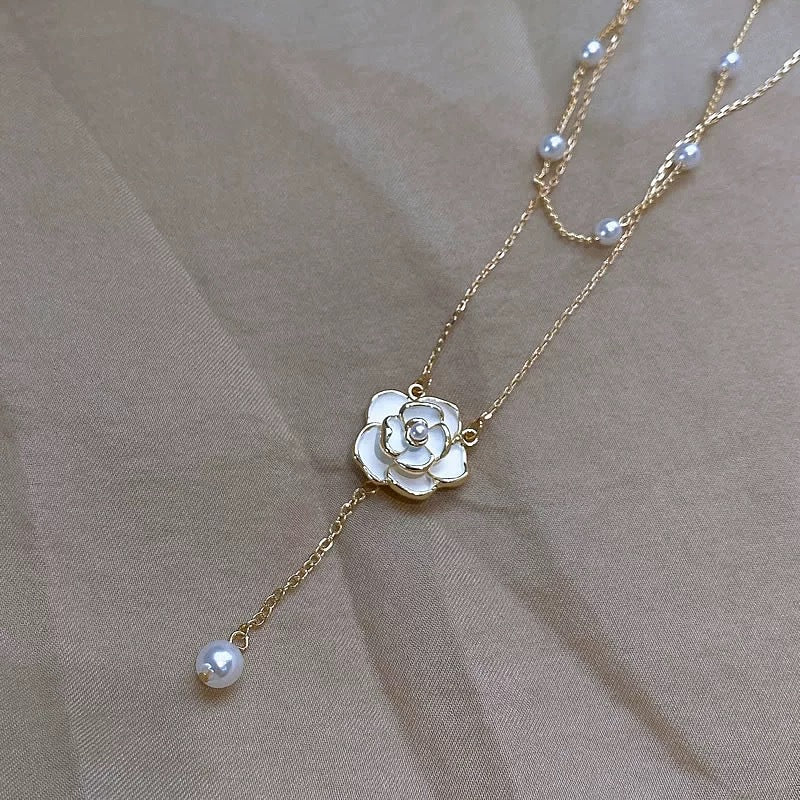 Damen Zarte Perlenkette mit Rosenanhänger Shop Nory