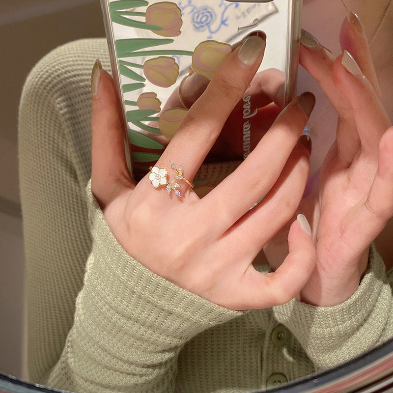 Damen feiner floraler Ring mit Zirkonia und Perlmuttelementen Shop Nory