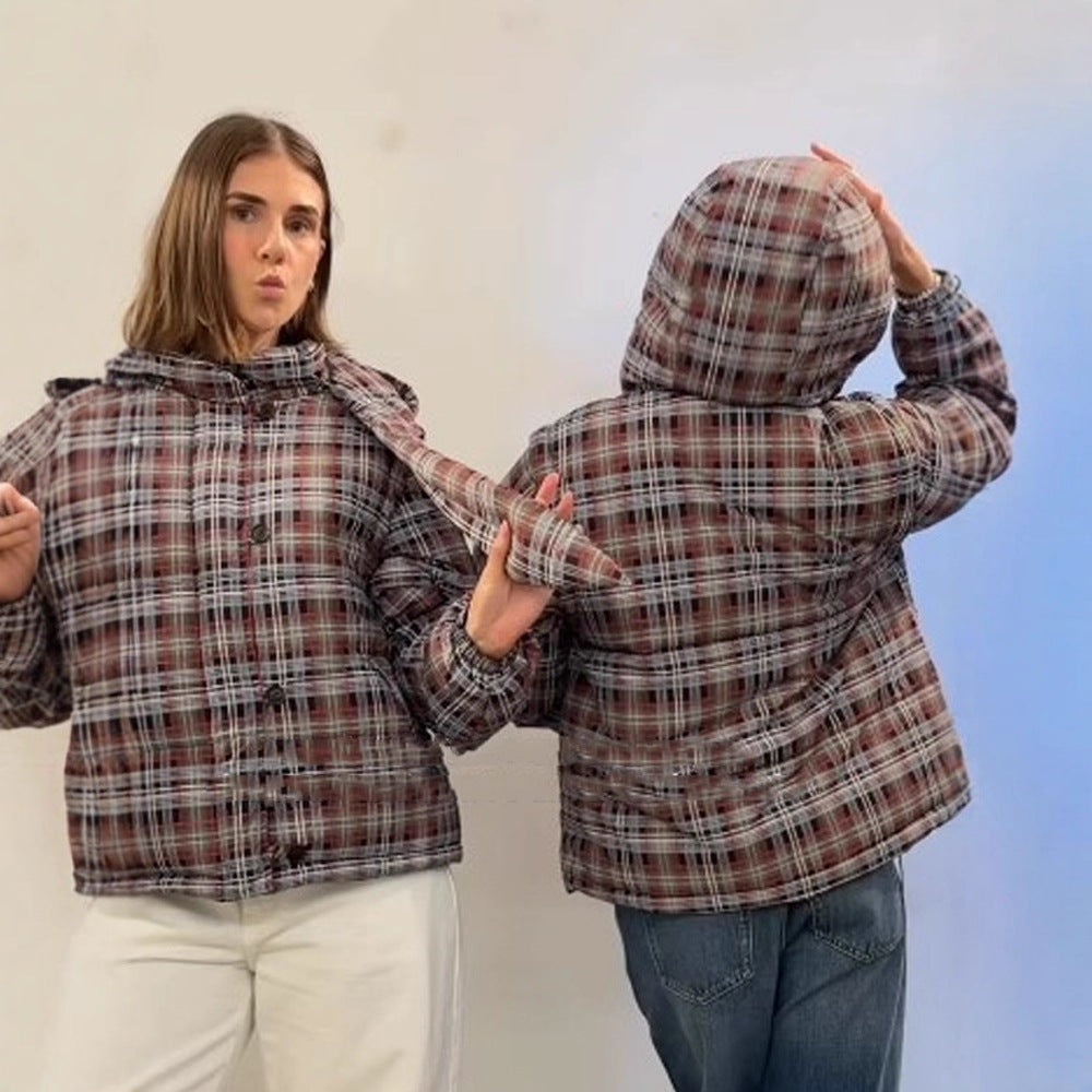 Damen Kurz geschnittene karierte wattierte Boxy-Steppjacke mit integrierter Kapuze und Bindeschal Shop Nory
