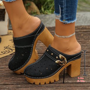 Damen Plateau-Mules mit grober Profilsohle, mittelhohem Blockabsatz und Zierschnalle Shop Nory