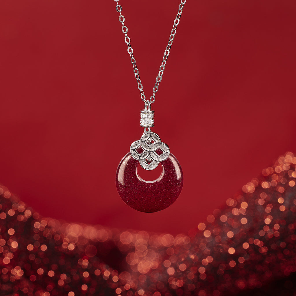 Damen Anhänger-Halskette mit funkelndem goldfarbenen Detail und rotem Edelstein Shop Nory