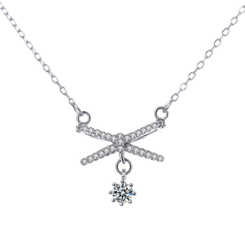Damen Halskette mit elegantem Kreuzanhänger und funkelndem Zirkon Shop Nory