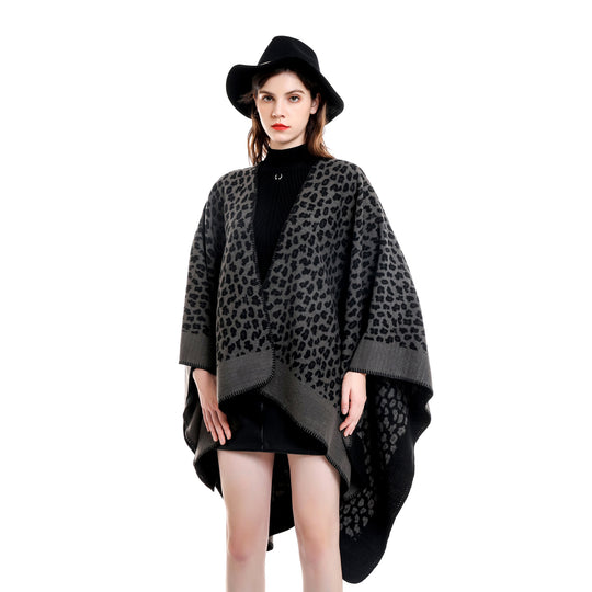 Damen Wollmix-Ruana mit tonigem Leopardenjacquard und kastigem Kimono-Fall Shop Nory