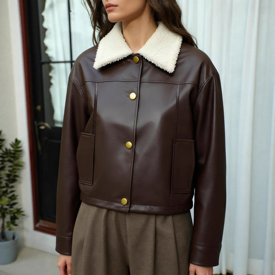 Damen Kurzgeschnittene Kunstlederjacke mit Teddykragen und Druckknöpfen Shop Nory