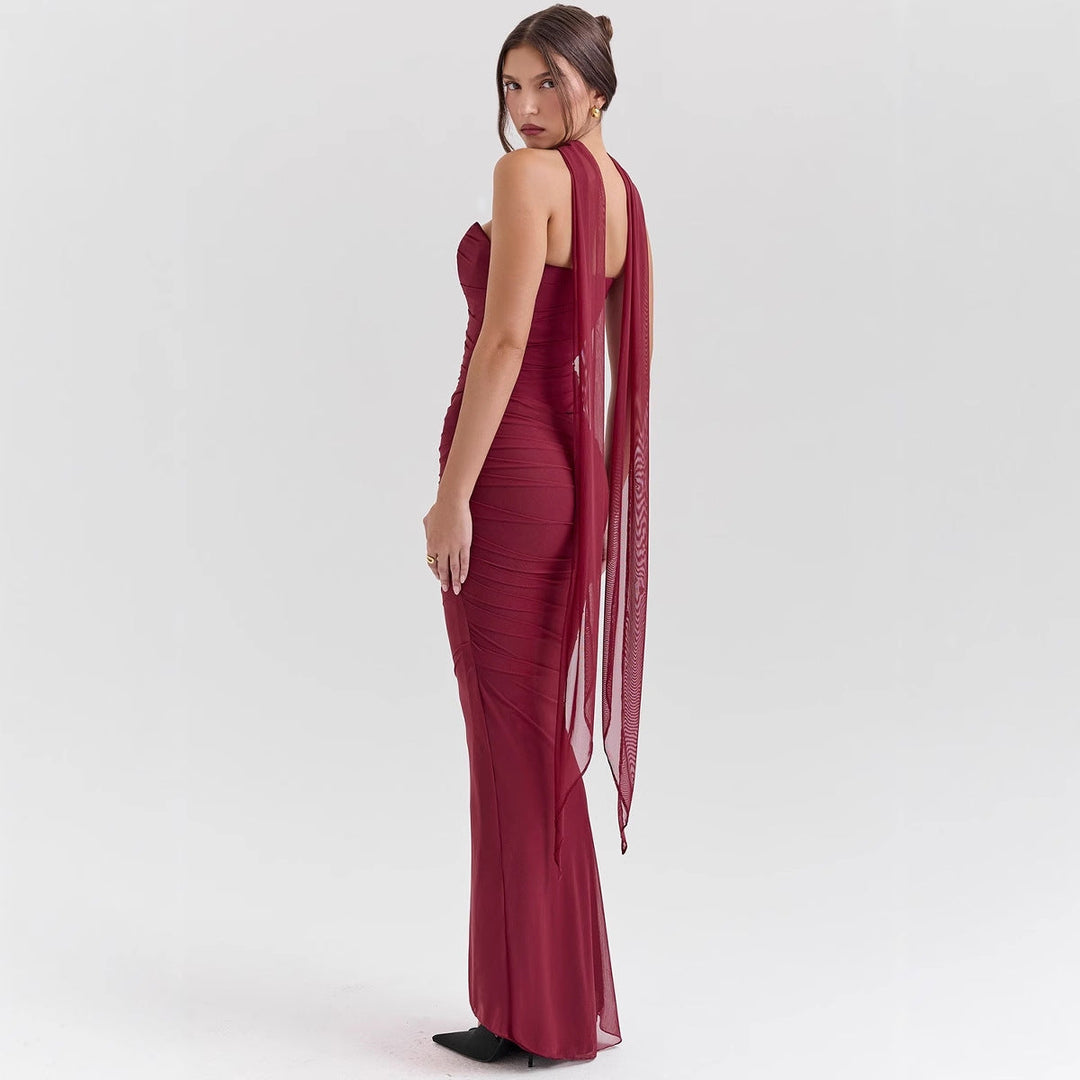 Damen Elegantes Couture-Maxikleid mit schulterfreiem Design und raffinierten Drapierungen