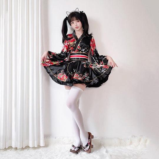 Damen Kimono Kleid mit einem verspielten Schnitt und floralen Akzenten Shop Nory