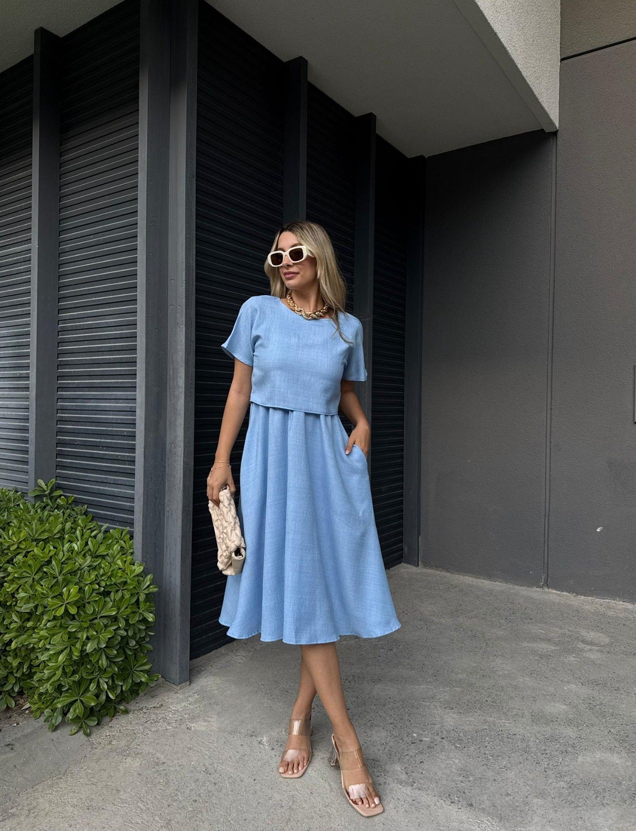 Damen Midi-Kleid mit weitem Schnitt und praktischen Taschen Shopnory
