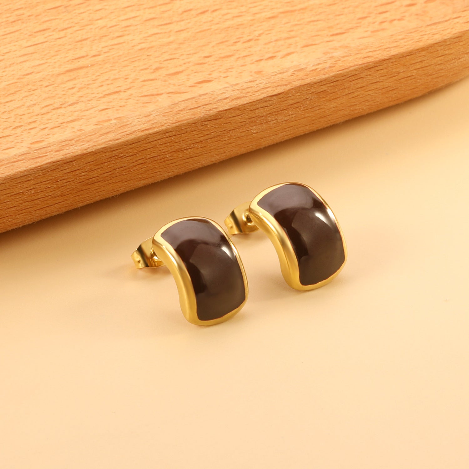 Damen Ohrstecker mit edlem Design aus goldplattiertem Edelstahl Shop Nory