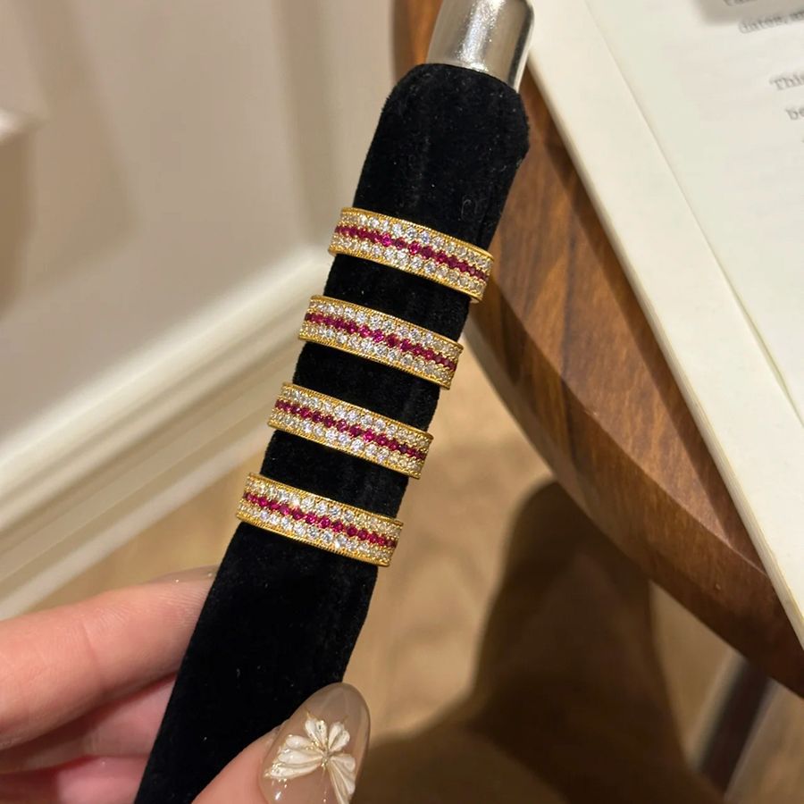 Damenring mit luxuriösem mehrfarbigen Zirkonia-Besatz und elegantem Goldrahmen Shop Nory