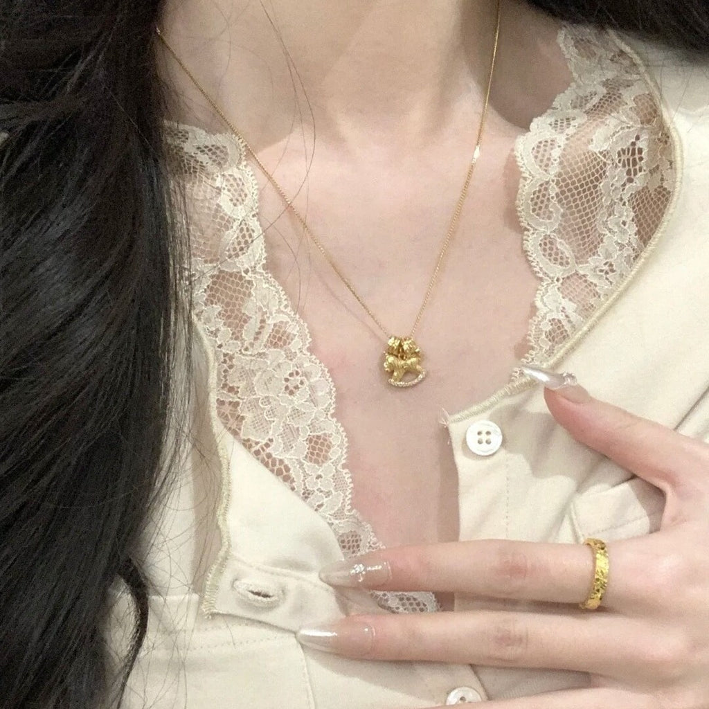 Damen Halskette mit filigranem Pferdemotiv und funkelndem Zirkonia Shop Nory