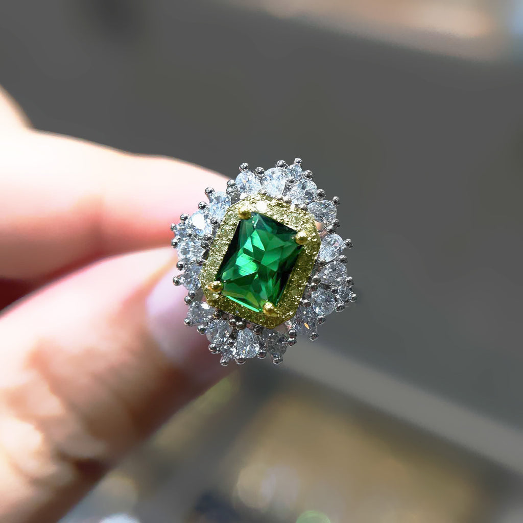 Damenring mit elegantem smaragdgrünem Edelstein und funkelnden Zirkonia-Steinen Shop Nory