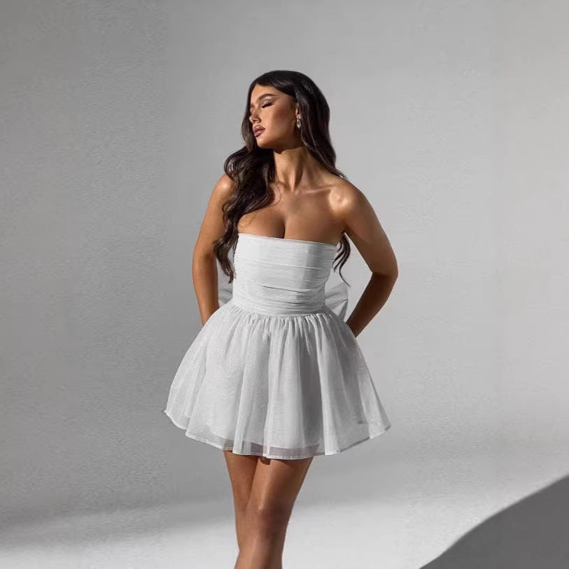Damen Neckholder Minikleid mit schimmernden Details und eleganter Silhouette