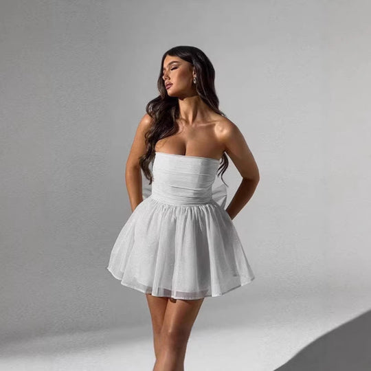 Damen Neckholder Minikleid mit schimmernden Details und eleganter Silhouette