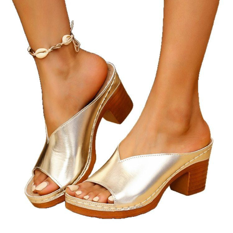 Damen Pantolette mit Metallic-Finish, V‑Ausschnitt und Korkplateau Shop Nory