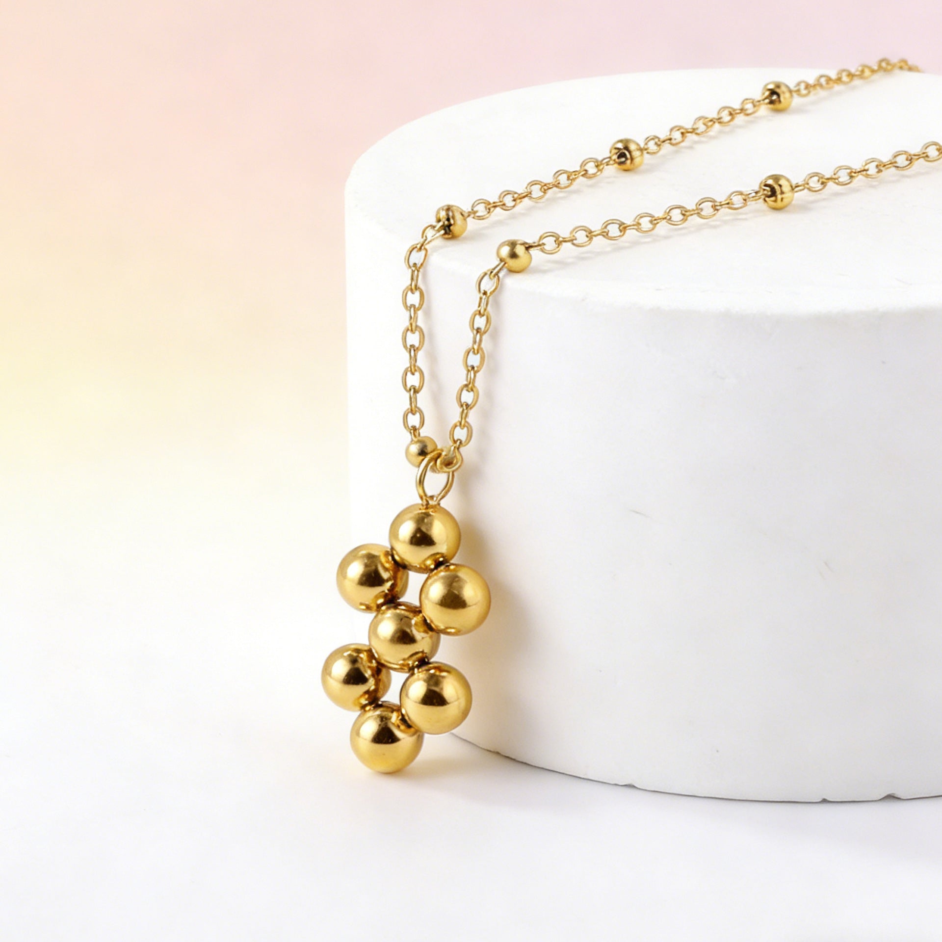 Damen Halskette mit kunstvollem Kugelanhänger aus hochwertigem Edelstahl Shop Nory