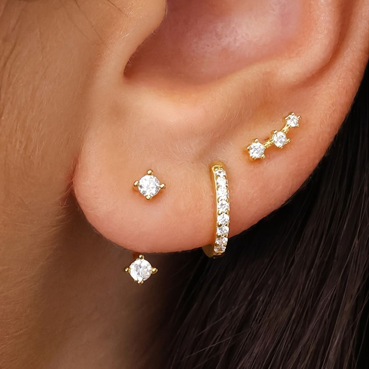 Damen Ohrringe Set mit funkelnden Zirkonia und geschwungenem Design Shop Nory