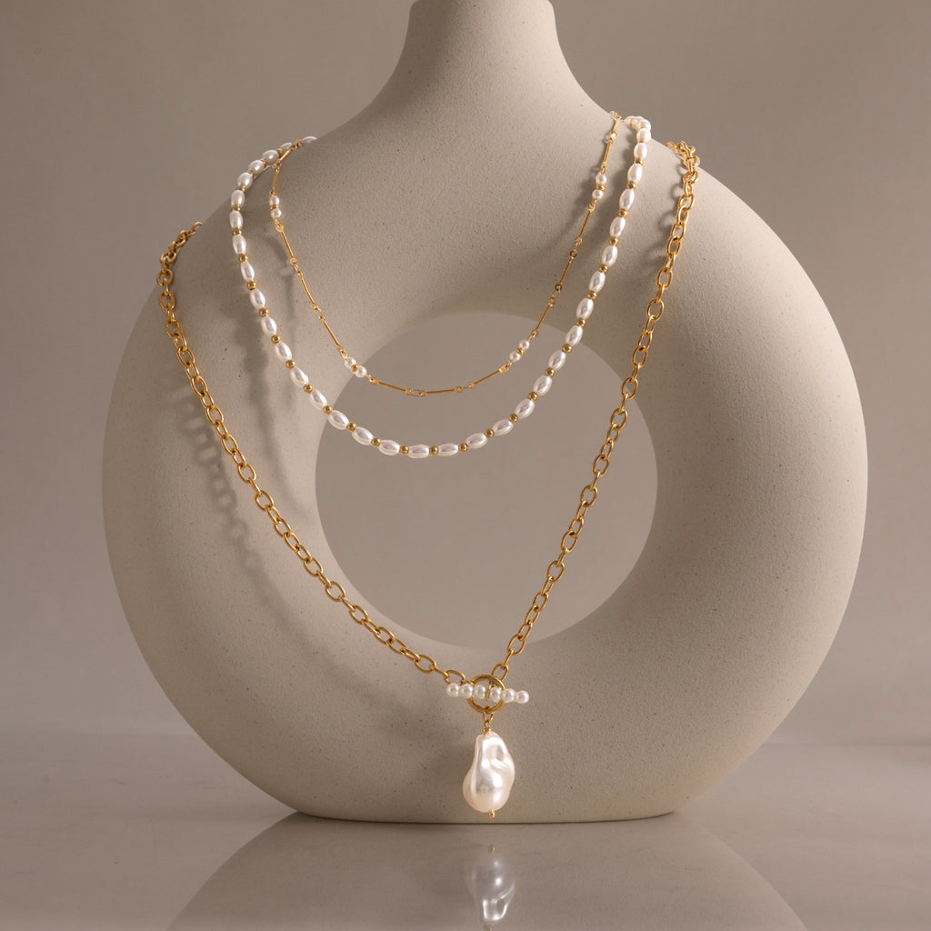 Damen Elegante und modische Halskette mit Perlen und goldfarbener Veredelung Shop Nory