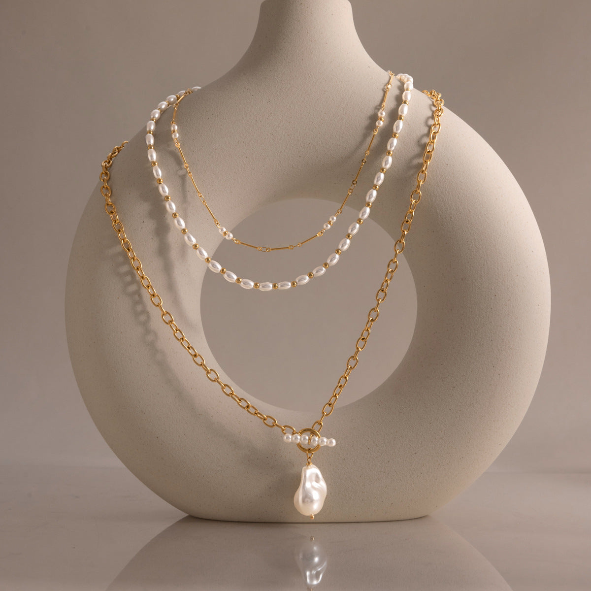 Damen Elegante und modische Halskette mit Perlen und goldfarbener Veredelung Shop Nory