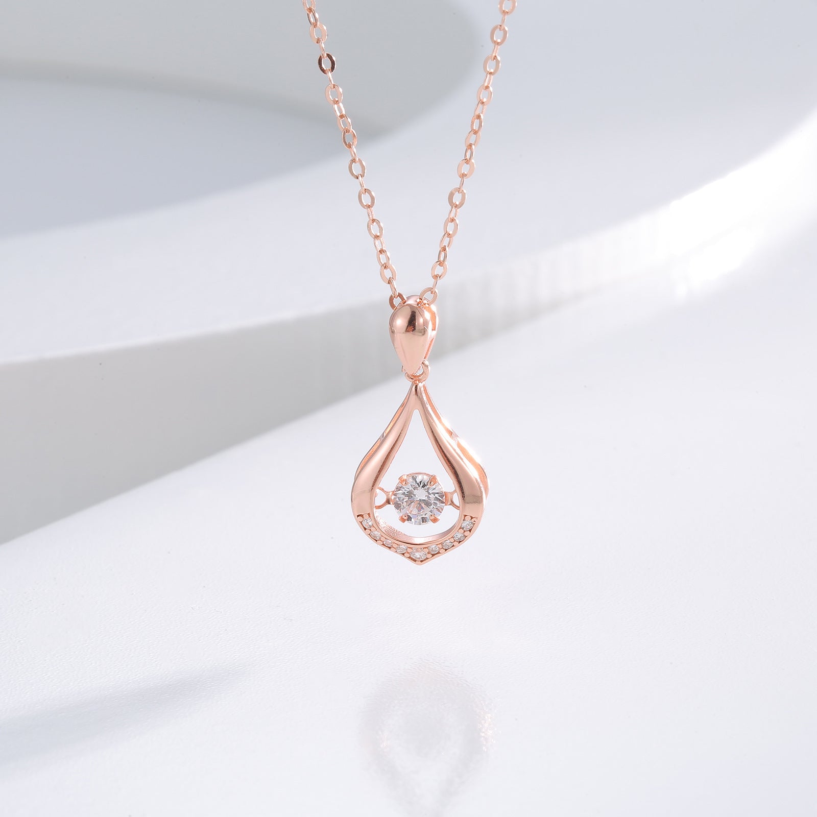 Damen elegante Halskette mit funkelndem Tropfenanhänger Shop Nory