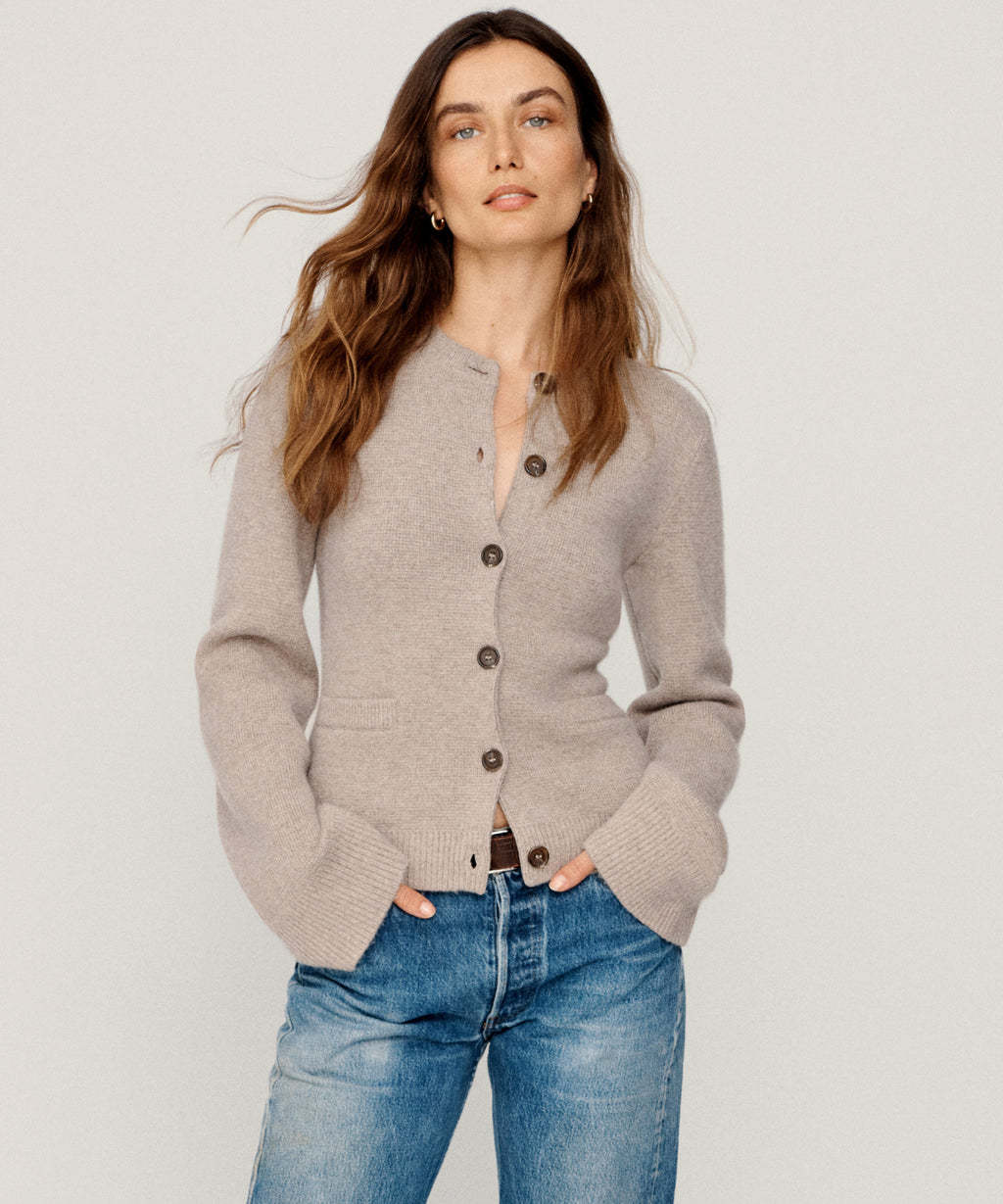 Damen elegante Strickjacke mit Knopfdetails und praktischen Taschen
