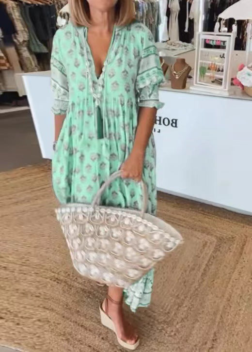 Frauen Boho Maxi Kleid aus leichtem Viskose-Mix mit V-Ausschnitt, Quastenbändchen, drei Viertelärmeln und seitlichen Taschen Shop Nory