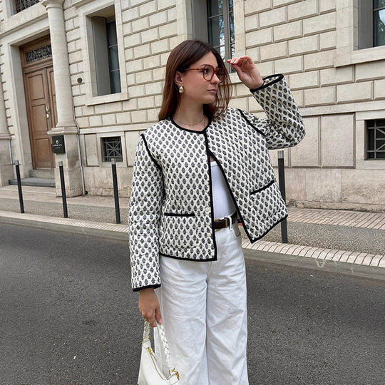 Damen Kurzboxy-Steppjacke mit Kontrastpaspelierung und Rundhalsausschnitt Shop Nory