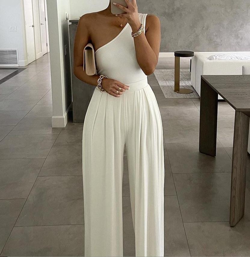 Damen Einteiler mit asymmetrischem Schnitt und weit geschnittenen Beinen Shopnory
