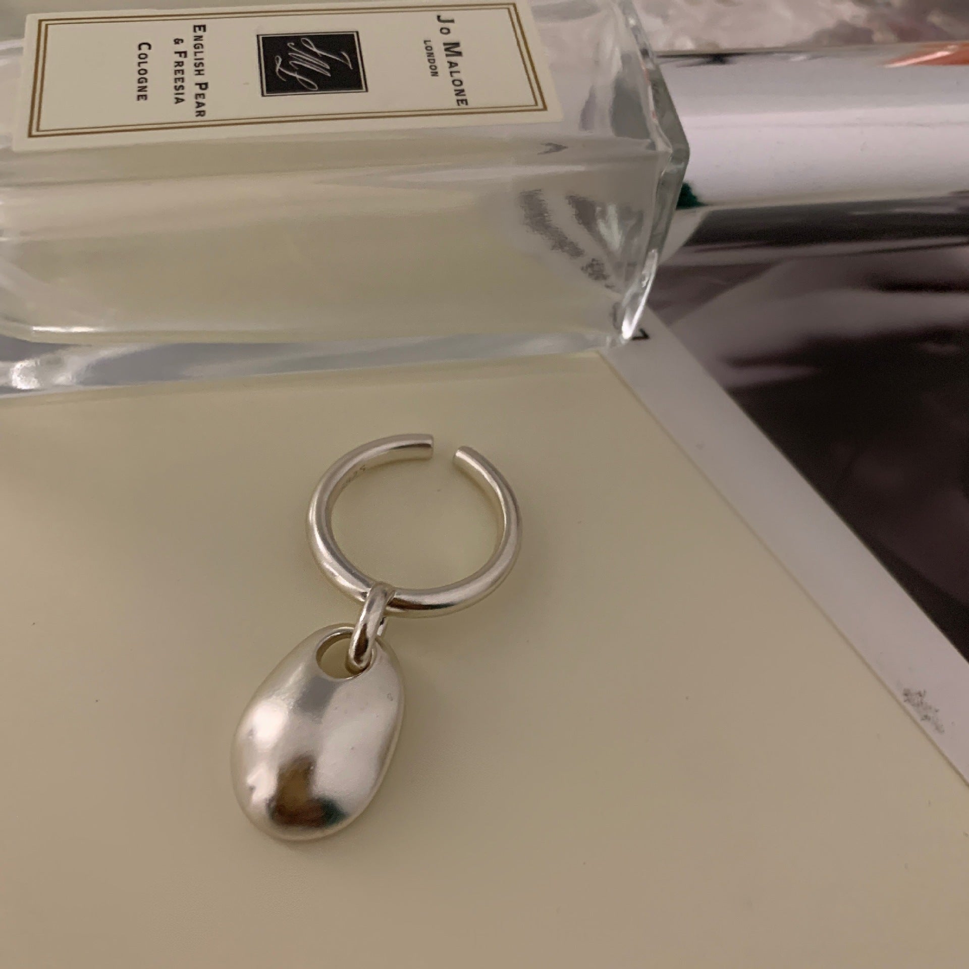 Damen modischer Ring mit einzigartigem Anhänger Shop Nory