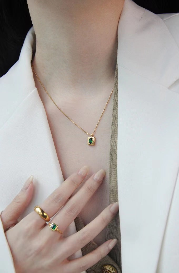Damen Elegante mit Edelsteinen verzierte Anhänger Halskette Shop Nory