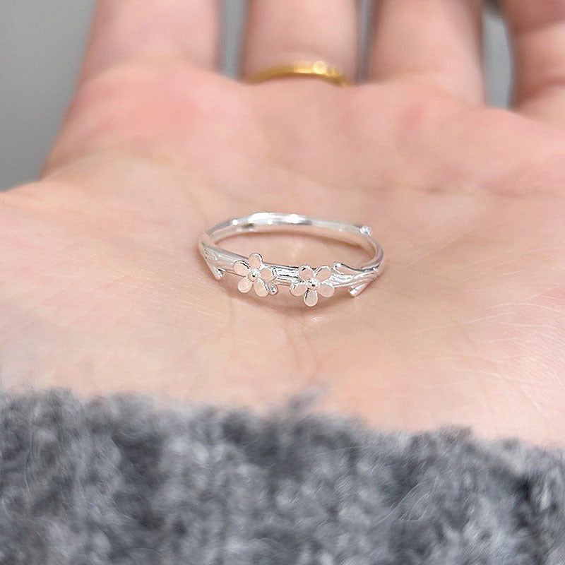 Damen Zarter Ring mit floralen Akzenten und feiner Detailarbeit Shop Nory
