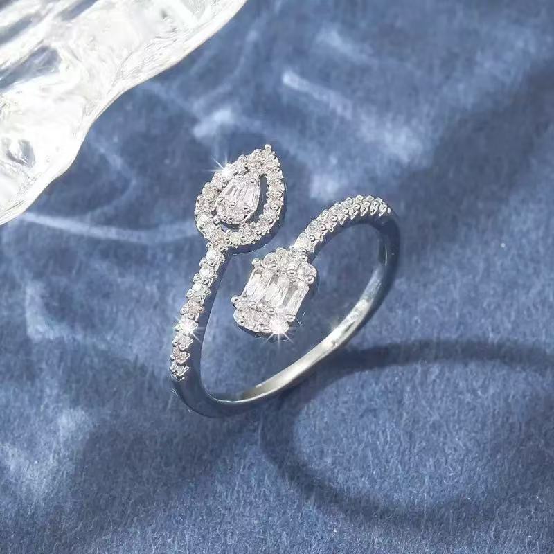 Damen eleganter Ring mit funkelnden Zirkonia und doppelt gefasstem Design Shop Nory