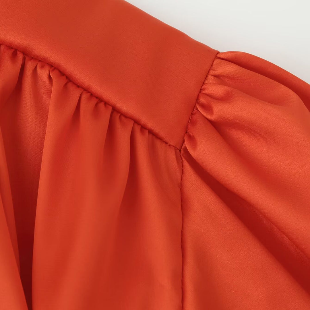 Damen Fließende Satin-Bluse mit geraffter Rückenpartie und Ballonärmeln Shop Nory