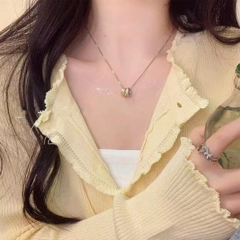 Damen Halskette mit kunstvoll gestaltetem Ringanhänger und funkelnden Zirkonia Shop Nory