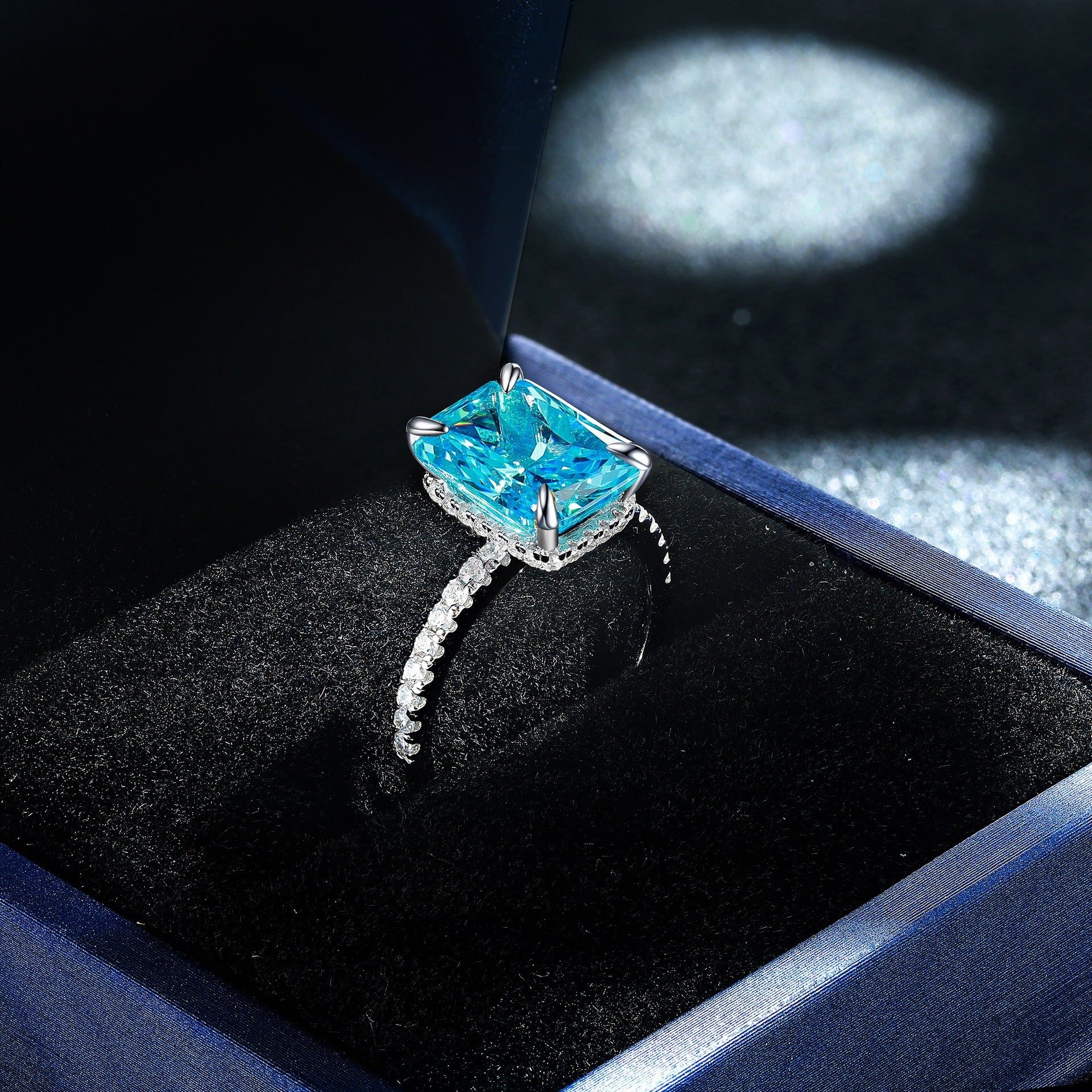 Damen eleganter Ring mit tropfenförmigem Aquamarin und funkelndem Zirkonia-Besatz Shop Nory