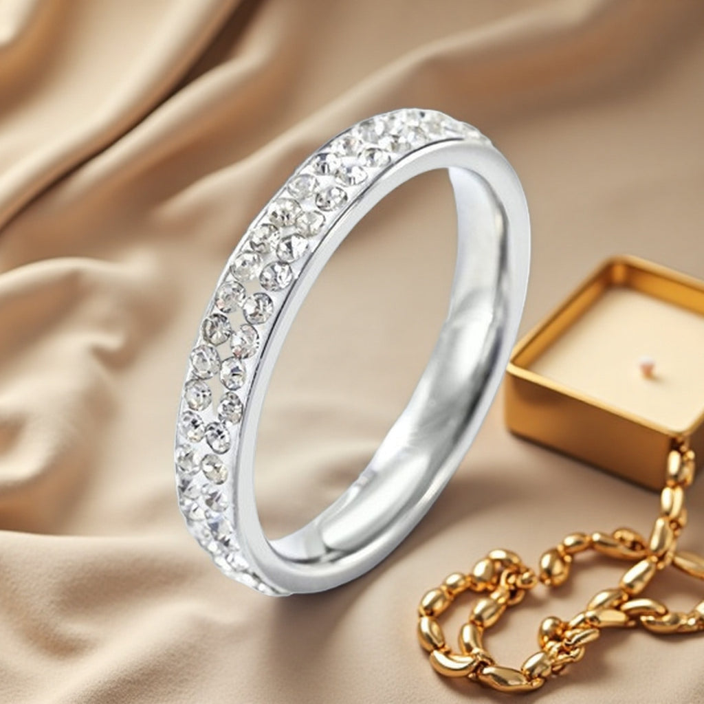 Damen Ring mit funkelndem Zirkonia-Besatz und edlem, poliertem Design Shop Nory