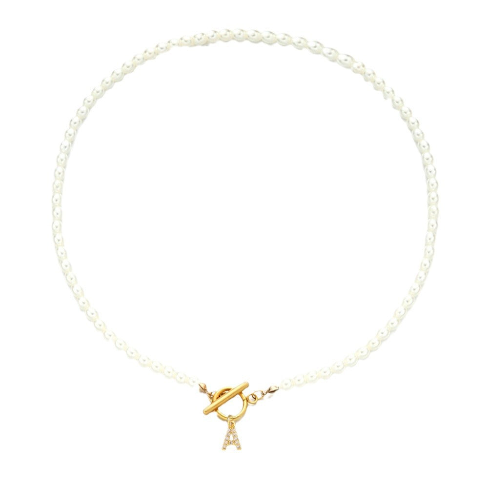 Damen Perlenhalskette mit glänzenden Akzenten und personalisiertem Anhänger Shop Nory