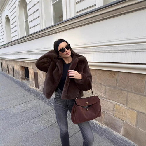 Damen Kurzer boxy Kunstfell‑Blouson mit klassischem Reverskragen und seidiger Fütterung Shop Nory