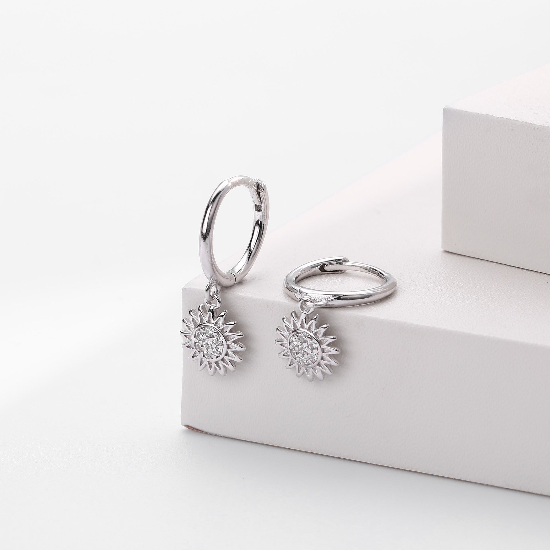 Damen Ohrhänger mit strahlendem Sonnenmotiv aus 925 Sterling Silber Shop Nory
