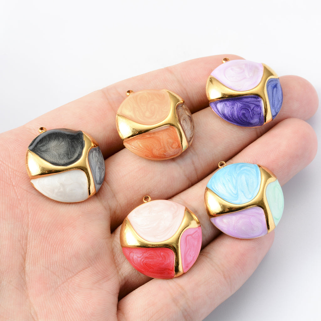 Damen Anhänger mit kunstvollem Farbenspiel und elegantem Goldakzent Shop Nory