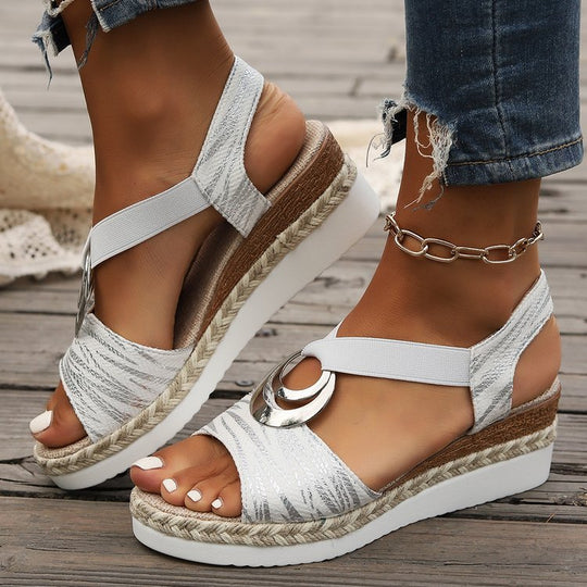 Damen Keil-Sandalen mit Metallic-Optik, dekorativem Ring und Elastik-Fersenriemen Shop Nory