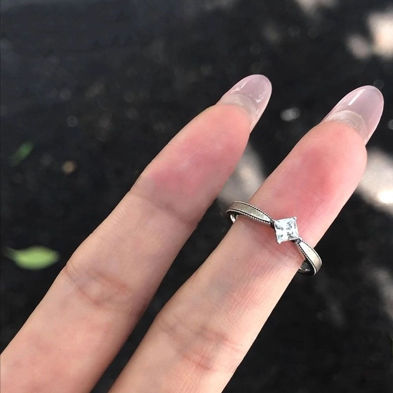 Damen Eleganter Ring mit zierlichen Schleifenakzenten Shop Nory