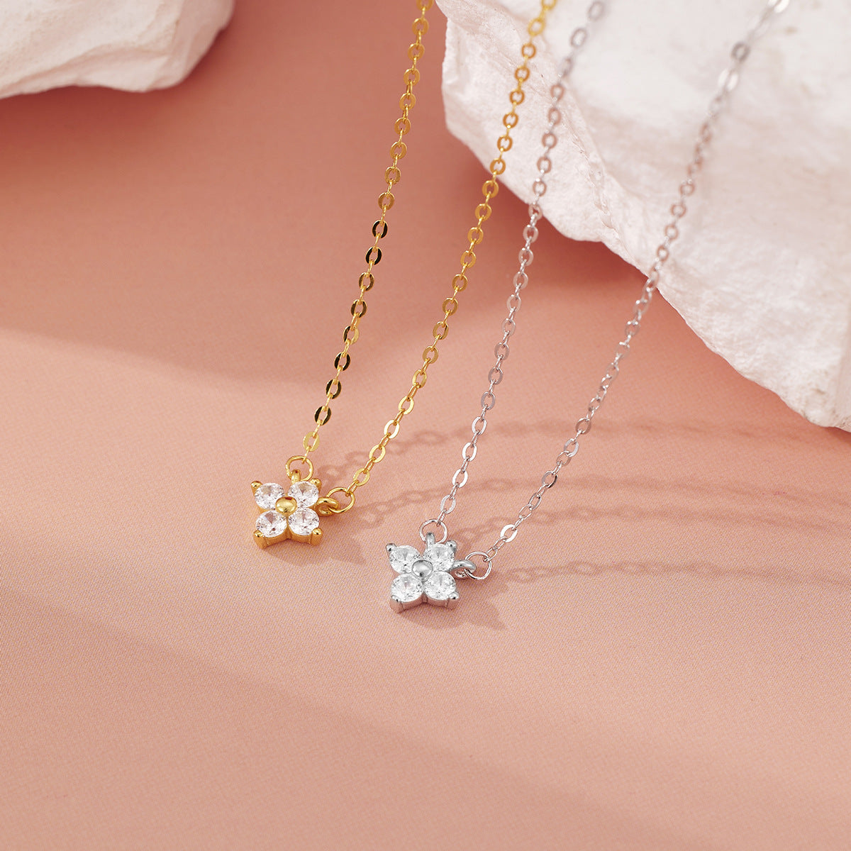 Damen zarte Halskette mit floralen Kristalldetails Shop Nory