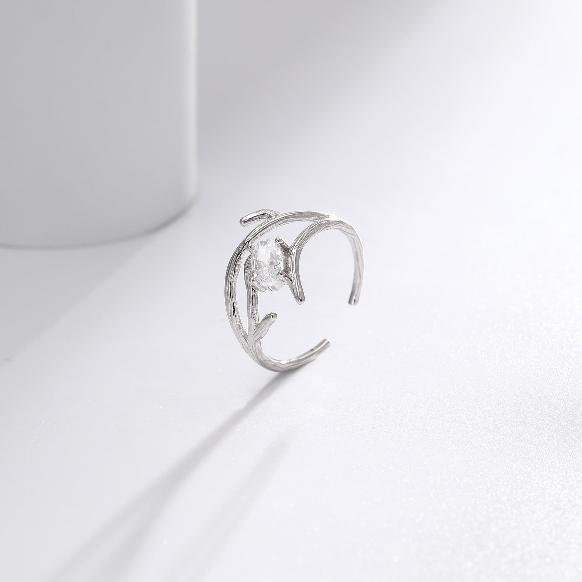 Damen Ring mit elegantem, geschwungenem Design und funkelndem Zirkon Shop Nory