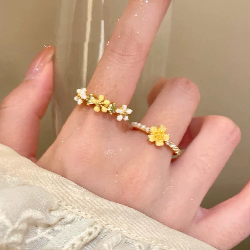 Damen Ring mit floralen Ziersteinen und funkelndem Design Shop Nory