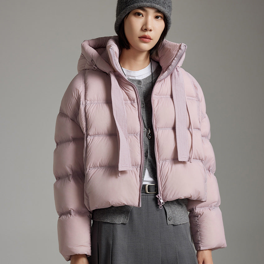 Damen Kurz geschnittene Boxy-Steppjacke mit voluminöser Kapuze und Kordelzug Shop Nory