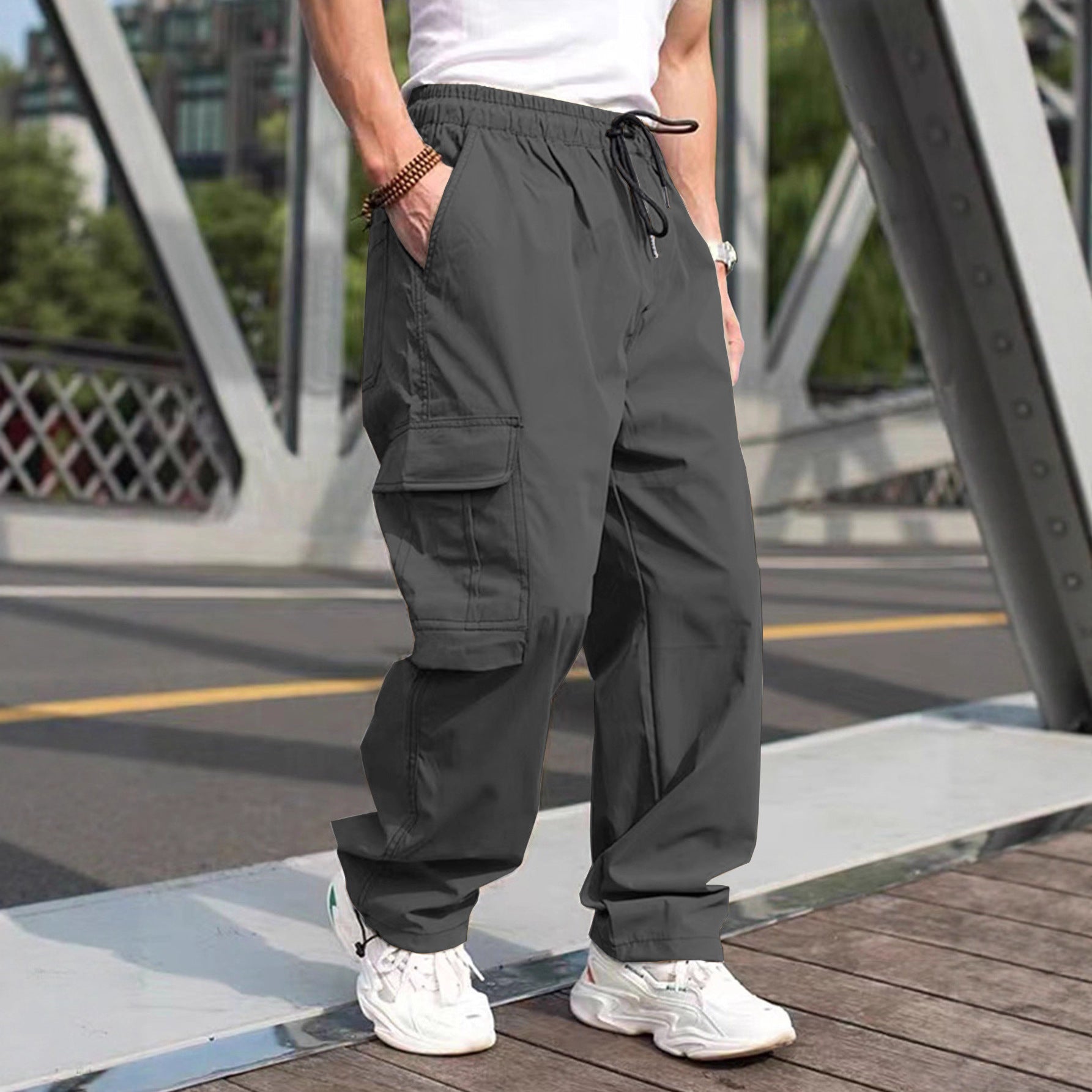 Herren moderne Cargohose mit elastischem Bund und multifunktionalen Taschen