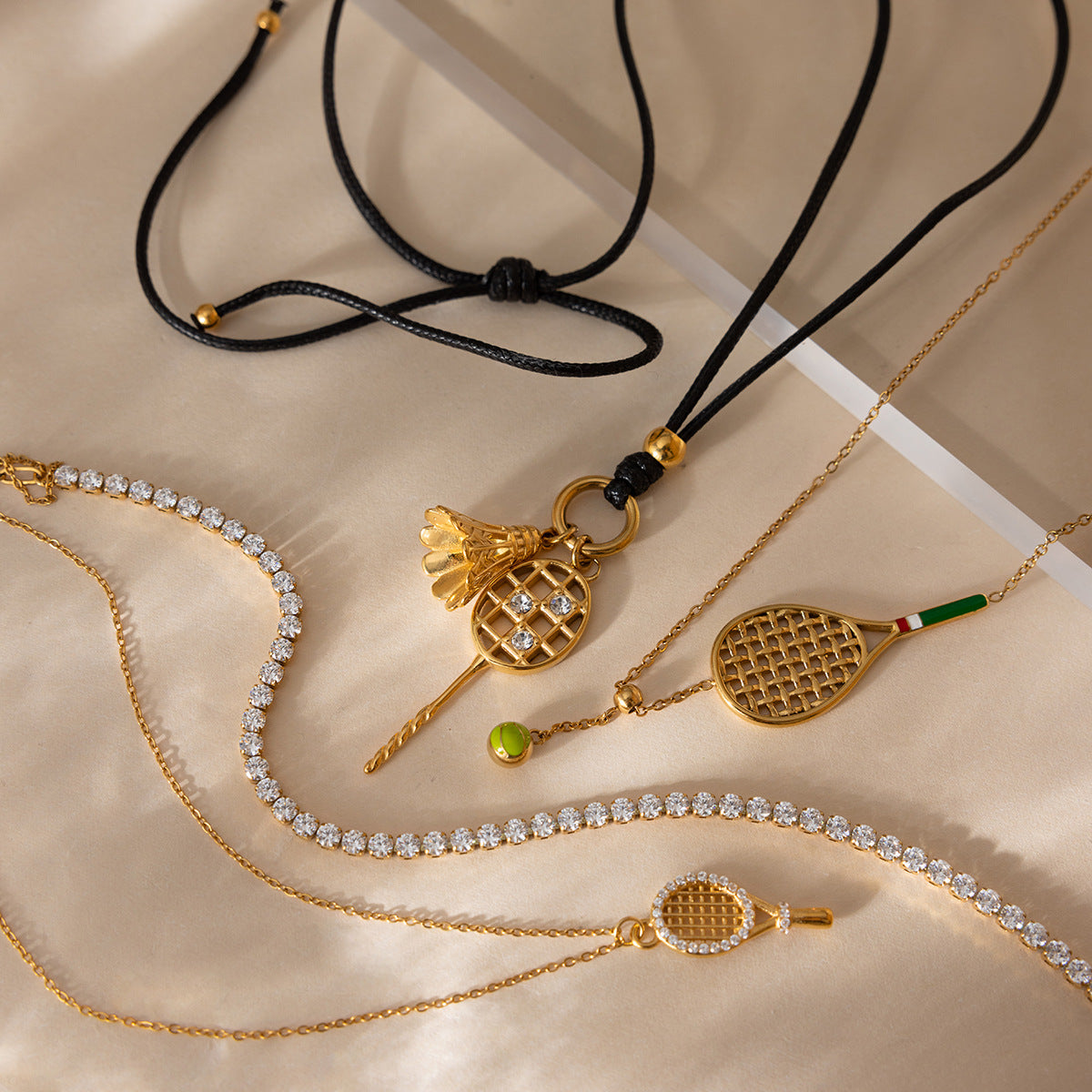 Damen elegante Halskette mit funkelnden Zirkonia aus Edelstahl Shop Nory