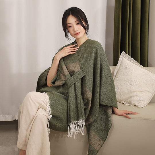 Damen Oversize-Capeponcho aus Wollmix mit diagonaler Kontrastkante und Fransen Shop Nory