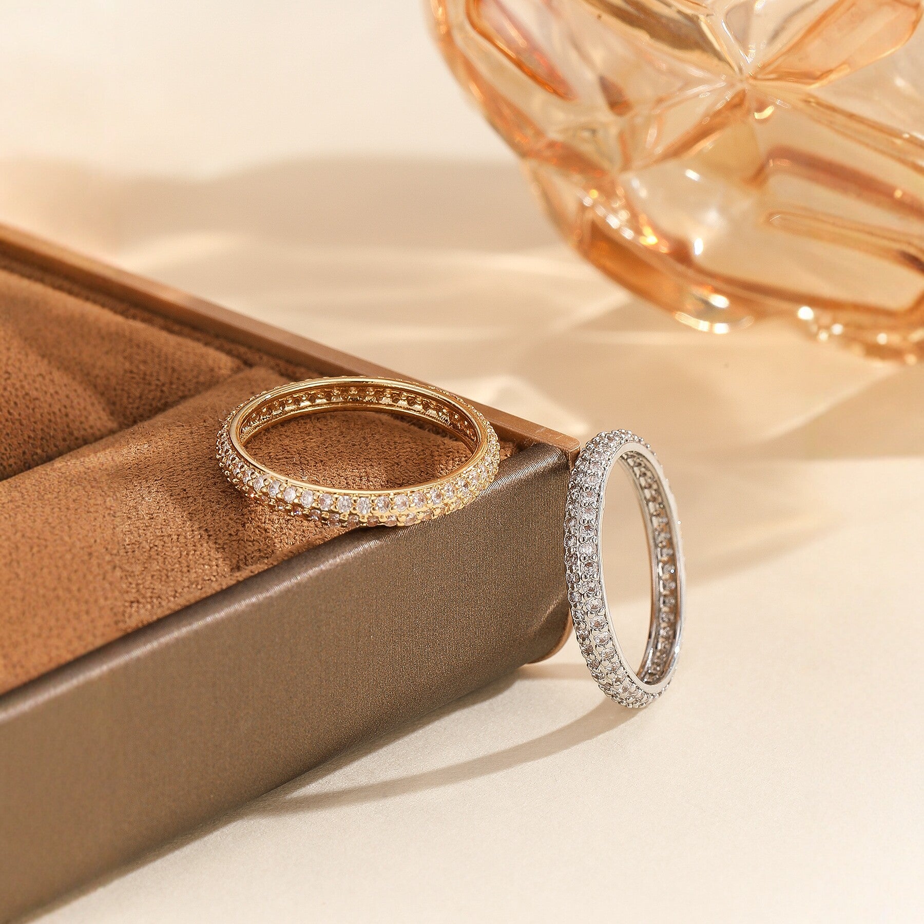Damen luxuriöser Ring mit funkelnden Zirkonia Shop Nory