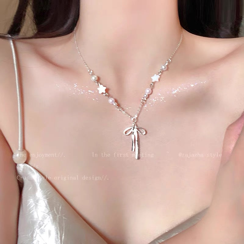 Damen Halskette mit verspieltem Schleifen-Design und Perlendetails Shop Nory